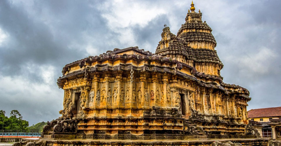 Exploring Karnataka: From Tech Hubs to Ancient Temples